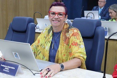 Você está visualizando atualmente Professora Sonia Meire defende valorização dos servidores municipais de Aracaju