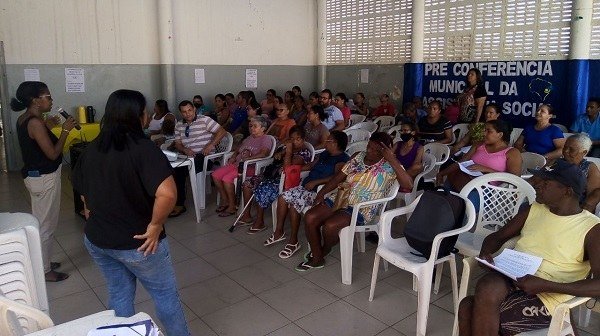 Você está visualizando atualmente Sonia Meire destaca descaso da gestão municipal de Aracaju durante Pré-Conferência de Assistência Social no bairro Porto Dantas